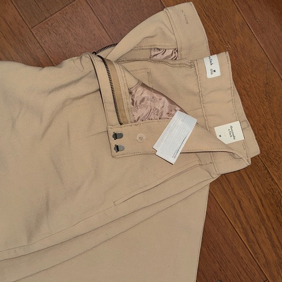 Abercrombie tan dress pant- NEW with tags - Picture 5 of 5